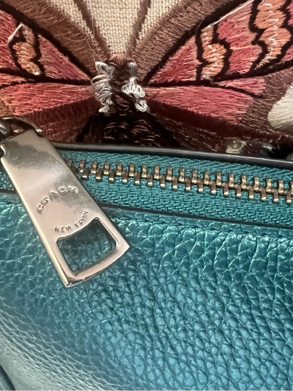 Coach Carrie metallic purse - Picture 4 of 15